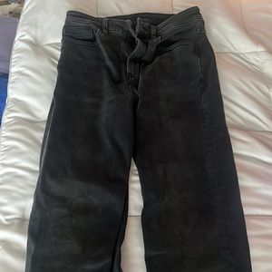 Selling the size 4 black mom jeans from American eagle! Only worn once!